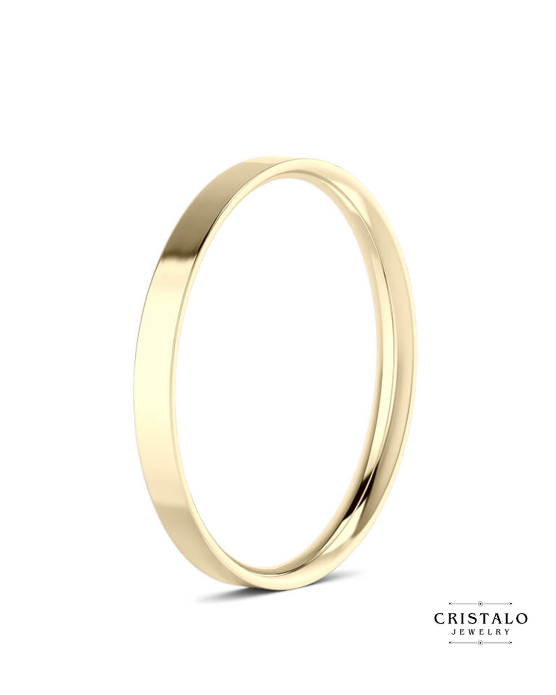 A timeless 18k yellow gold Flat Court wedding band, combining a clean design with ultimate comfort for a perfect fit.