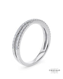 A timeless 18k white gold ring, with a classic claw set and a brilliant diamond-paved band.