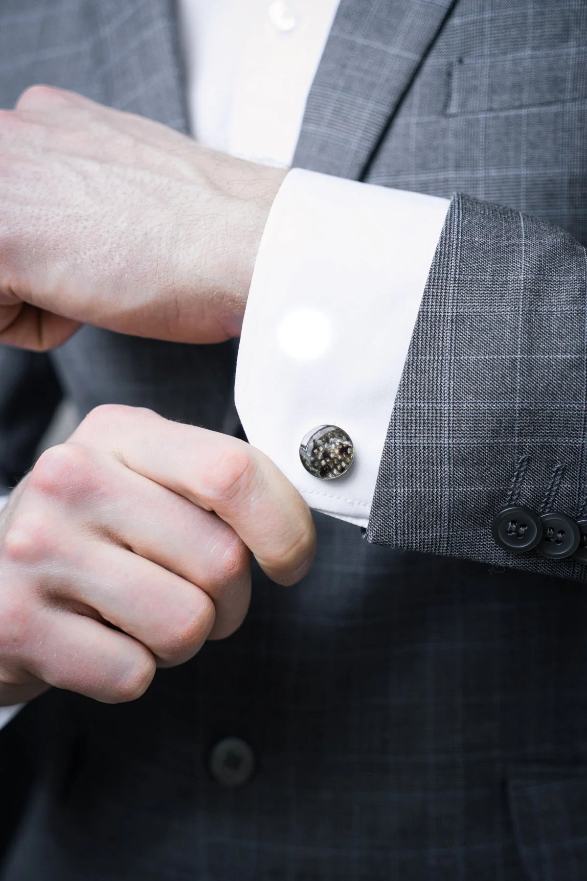 Brooch FOR JAM - Mansetinööbid - Ümmargused - Mustade täppidega nahk