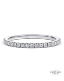 A brilliant 18k white gold diamond ring, radiating elegance with a classic claw setting and Castle-set diamonds.