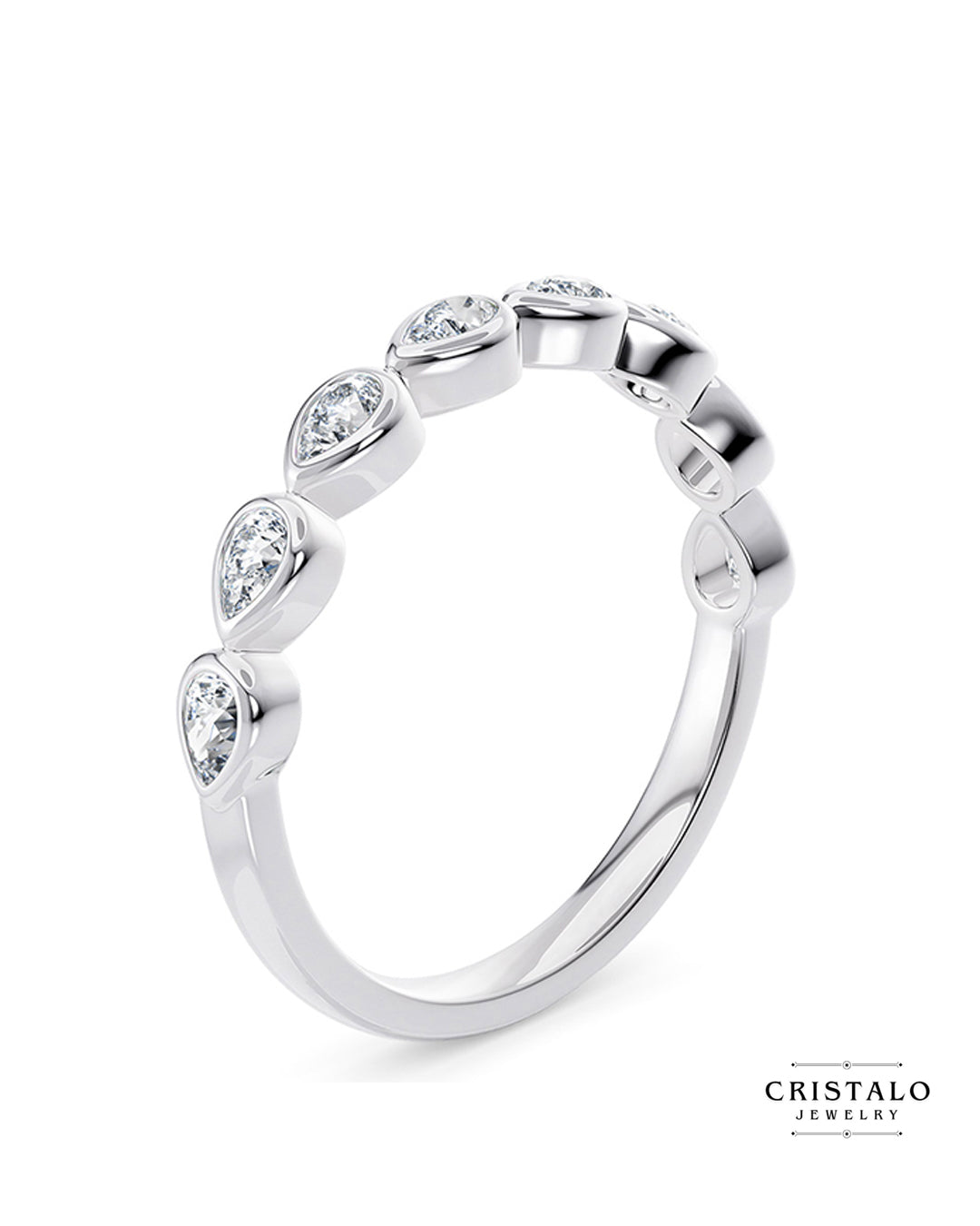 A stunning row of pear-shaped diamonds in the Idyll ring, a perfect complement to the matching Idyll bracelet.