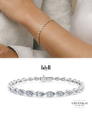 Everyday luxury bracelet with bezel-set diamonds, combining elegance and sparkle.